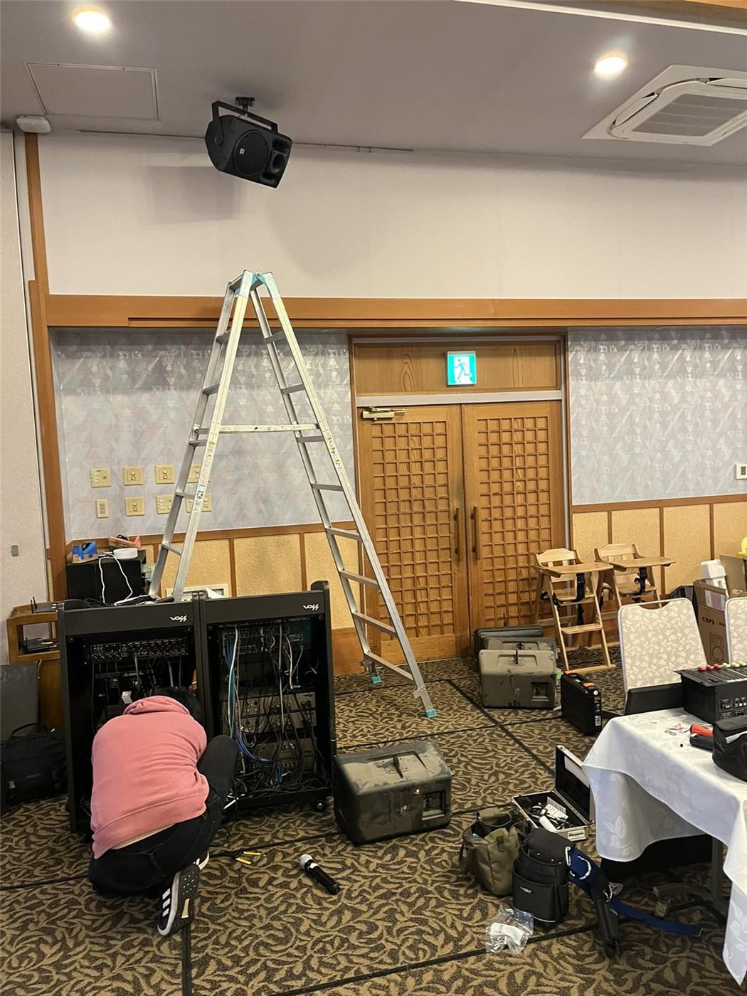 宴会場のスピーカー工事
