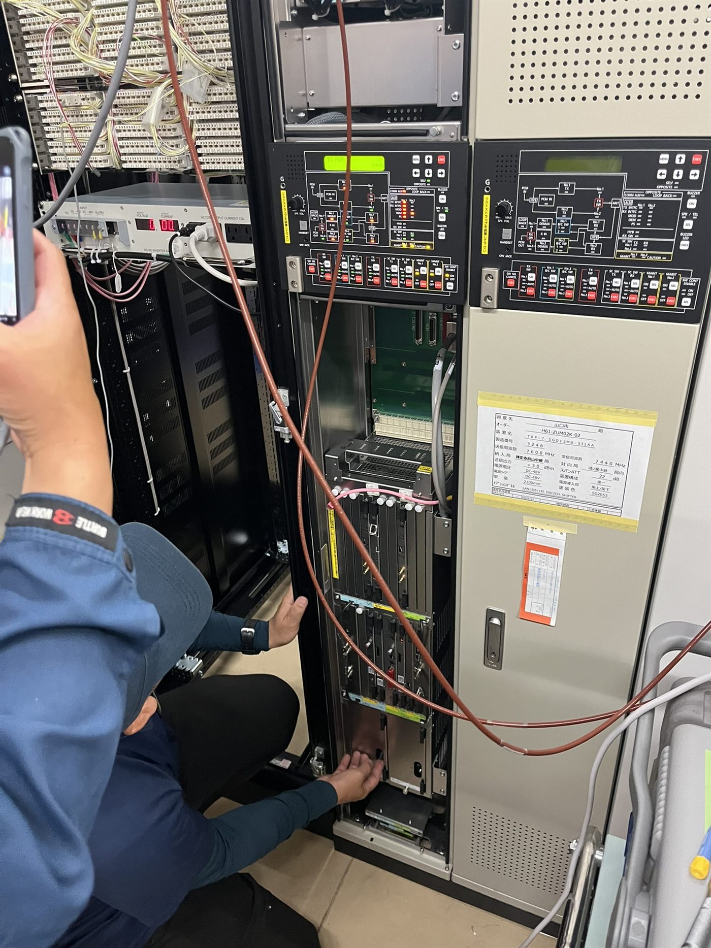 通信設備ラックの保守